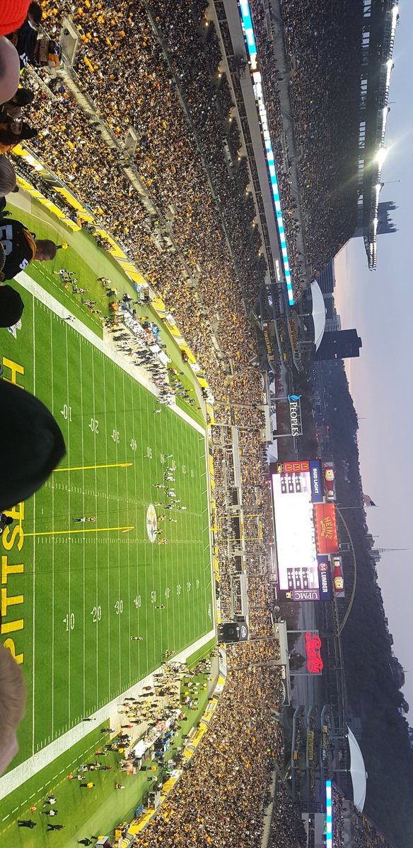DrozgJan's tweet photo. 👀🏈 https://t.co/wAjmmFmgr4