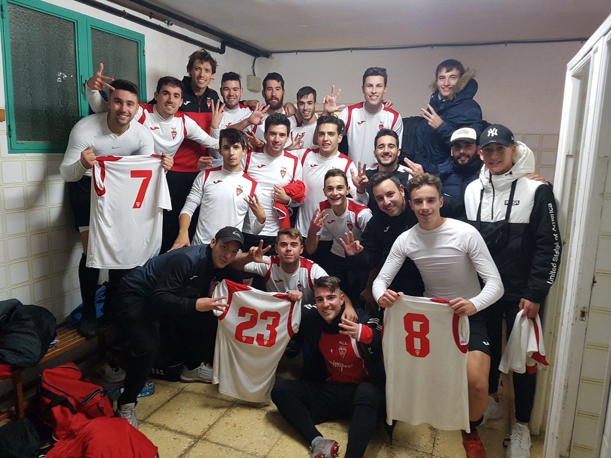 AspeUDB's tweet photo. Remontada en una noche desapacible frente al filial del @novelda_cf 

Perdíamos 3-1 al descanso, y acabamos ganando 3-4.

Agradecer de corazón, a la afición que nos empujó y acompañó en una tarde tan adversa climatológicamente.

#UnaPasión https://t.co/oqwLOFc4h7
