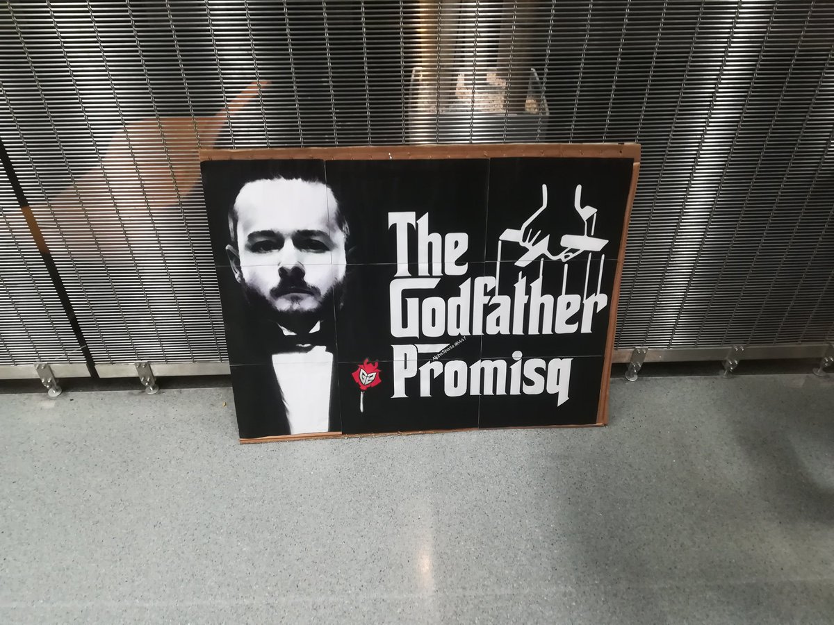 JacobWoIf's tweet photo. The best moments were when you recognised someone in the arena, and talking to people who traveled to Paris from all over the World! loved it! #Worlds2019
#LetsGoEU https://t.co/JtqaSl2hPA