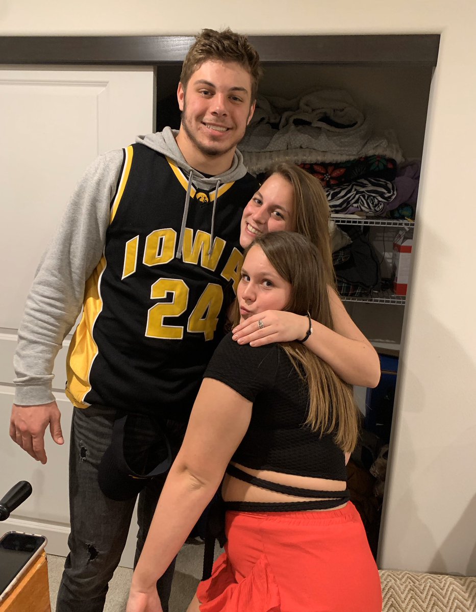 mackenzie Ties tweet media