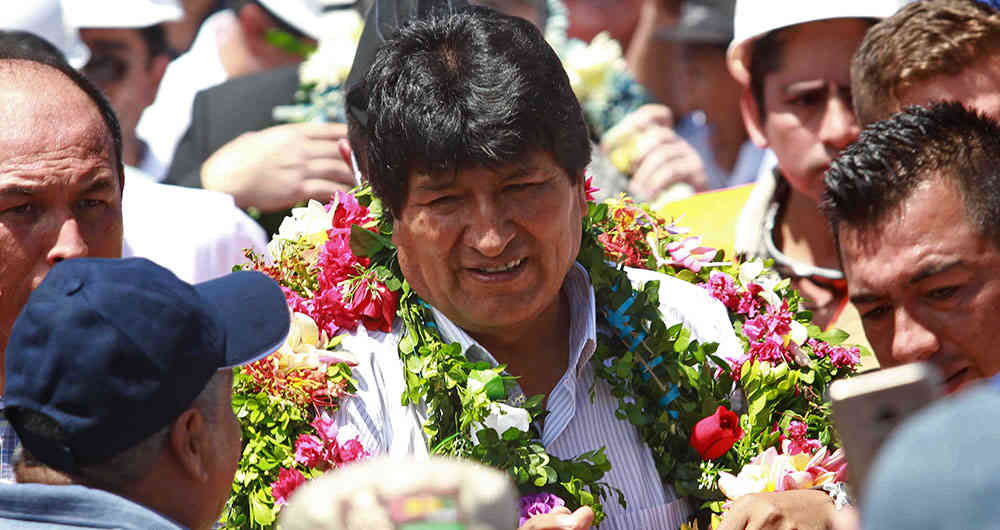 <a href="/DiazCanelB/">Miguel Díaz-Canel Bermúdez</a> <a href="/evoespueblo/">Evo Morales Ayma</a> El verdadero rostro del fascismo neoliberal antidemocrático se ha mostrado en estos días en #Chile🇨🇱 y ahora en #Bolivia🇧🇴, sólo la unión de las fuerzas independentistas podrán enfrentar y triunfar ante la ofensiva de la derecha.
#EvoNoEstásSolo <a href="/evoespueblo/">Evo Morales Ayma</a> #Cuba🇨🇺