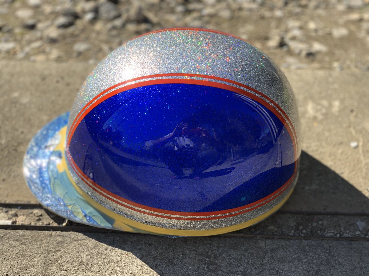 Paint_Closeup's tweet photo. 最後の磨き終わり〜♫
やっぱクリアーちゃんとしたの使うと輝きが違う♫
決まったヘルメット作りたい方は、お問い合わせ待ってまーす🤳 https://t.co/ZwY25Fb53v