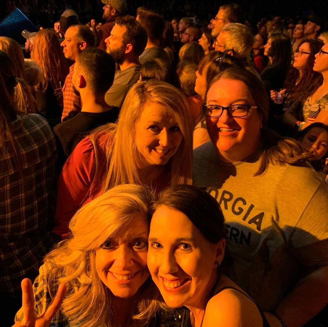 JillScott113's tweet photo. When people ask the question "Why do you see the same artist over and over?" Because without Cole, I wouldn't have these people in my life. I am forever grateful β€
@coleswindell
More pics in the comments.π https://t.co/nef1NMkhyJ