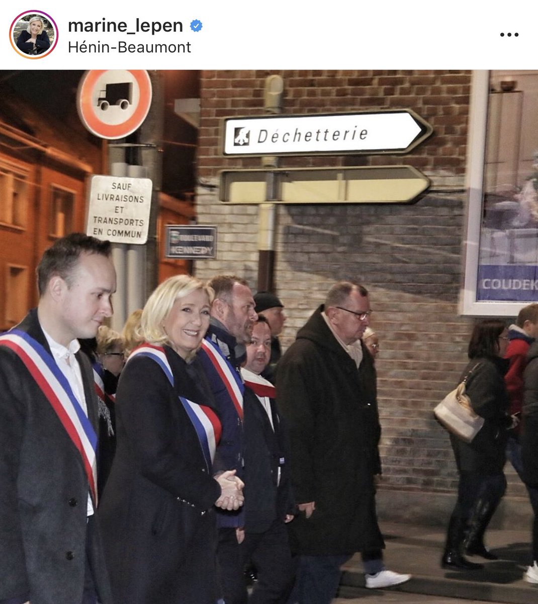 louislepron's tweet image. jamais vu une photo aussi adéquate