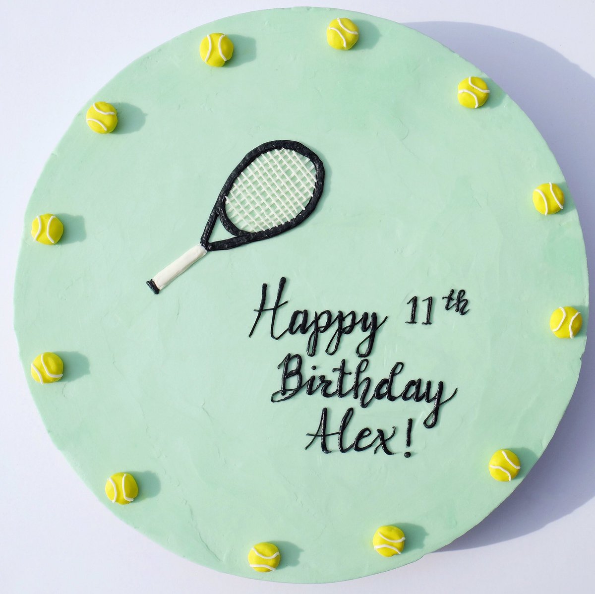 One of my favorite things to do is to take the theme of the birthday cake and incorporate it into the idea as dollops around the edge of the cake. Here we have tennis balls for the win! 🎾 🎂 instagram.com/p/B4sde4oHyzV/… #birthdaycake #customcookies