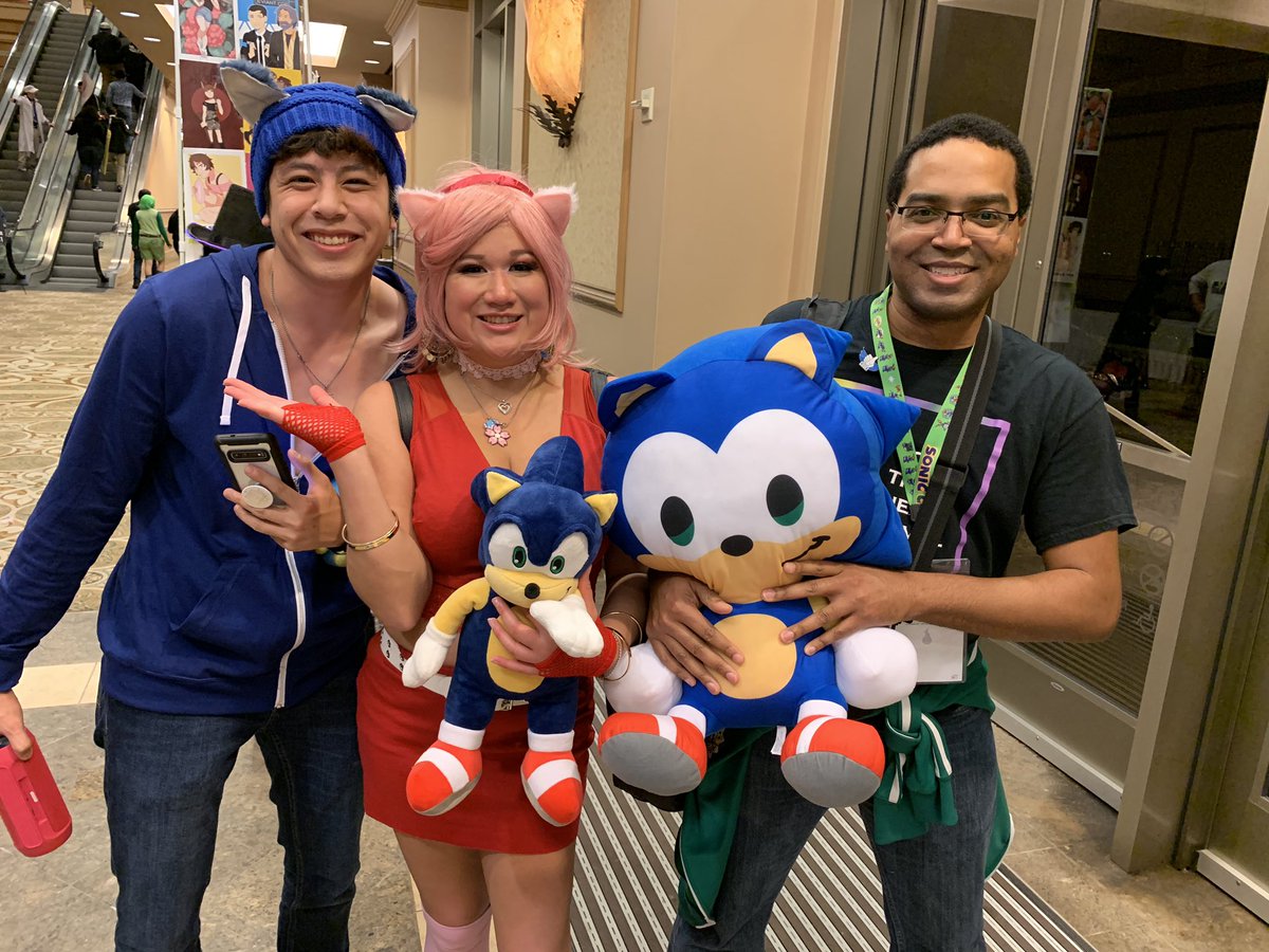GtoTheNextLevel's tweet photo. I’ve been having a blast at #Onicon this year and I can’t thank the con enough for having me as a guest! And to everyone that came to my panel last night. You are all awesome.

The day’s not over yet though; about to head to @SlyTheFox’s panel next. 🦔 @OfficialOnicon #Onicon2019 https://t.co/GsNSmmDj2c