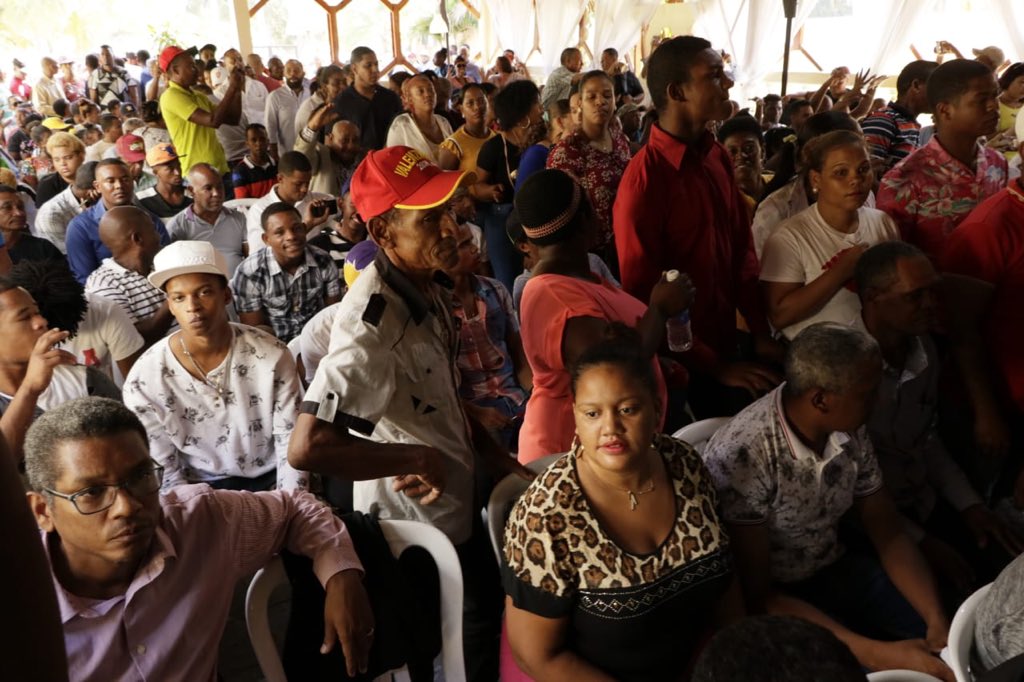 RafaelNunezR's tweet photo. Acto de renuncias de dirigentes provinciales y municipales de Barahona, Bahoruco, Independencia y Jimaní que pasan a ser líderes de la Fuerza del Pueblo (FP). El acto se llevó a cabo en el Restaurant La Roca, en Barahona. https://t.co/MOph3F4ByP