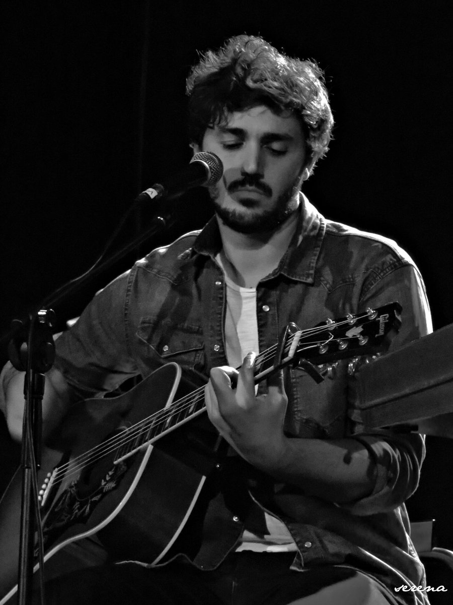 Sere_pully's tweet photo. Se vi fa piacere, vi lascio il link dove ho pubblicato le foto dello showcase al #sudwave di #Arezzo 

➡️ https://t.co/5bNm6XjlyP

#andreavigentini https://t.co/X8jh8g51g5