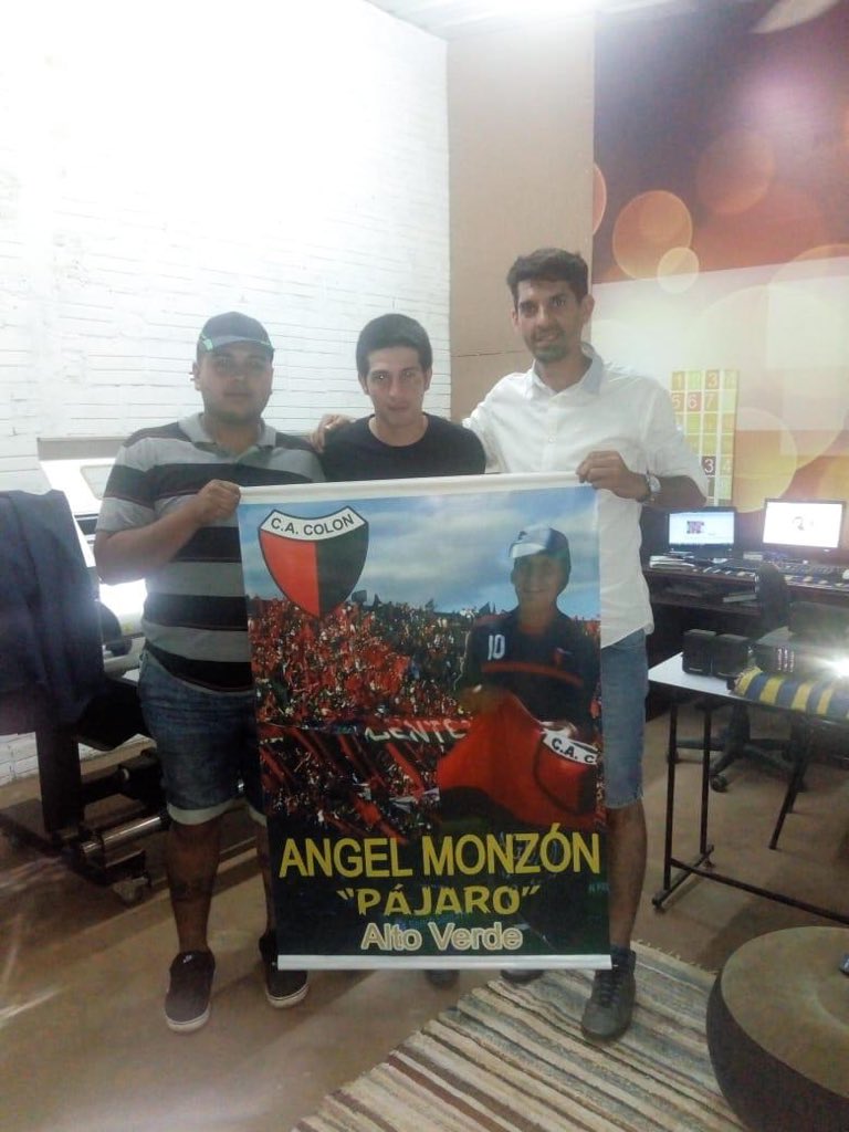 Seinikim's tweet photo. Un amigo hospedó a la familia del hincha santafesino que falleció en la Costanera y además le hizo esta gráfica con dedicatoria en su homenaje. ¡Ángel Monzón el pájaro santafesino! ¡Que Grande! 🔴⚫️ https://t.co/Vtynq1ZFTC