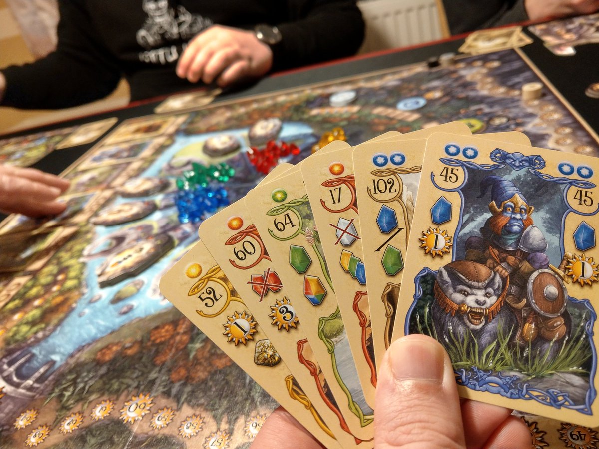 IceDice74's tweet photo. #RuneStones von @DornRudiger erschienen bei @real_QueenGames heute Abend mit der Familie. Klasse Spiel mit vielen schön verzahnten Mechanismen, sehr gutes Spielmaterial und einer tollen Grafik vom Meister himself "Dennis Lohausen" 😉. 1. Spiel fast 120 Minuten #Optimierer 😬😁👍 https://t.co/QK4MG8QUzD