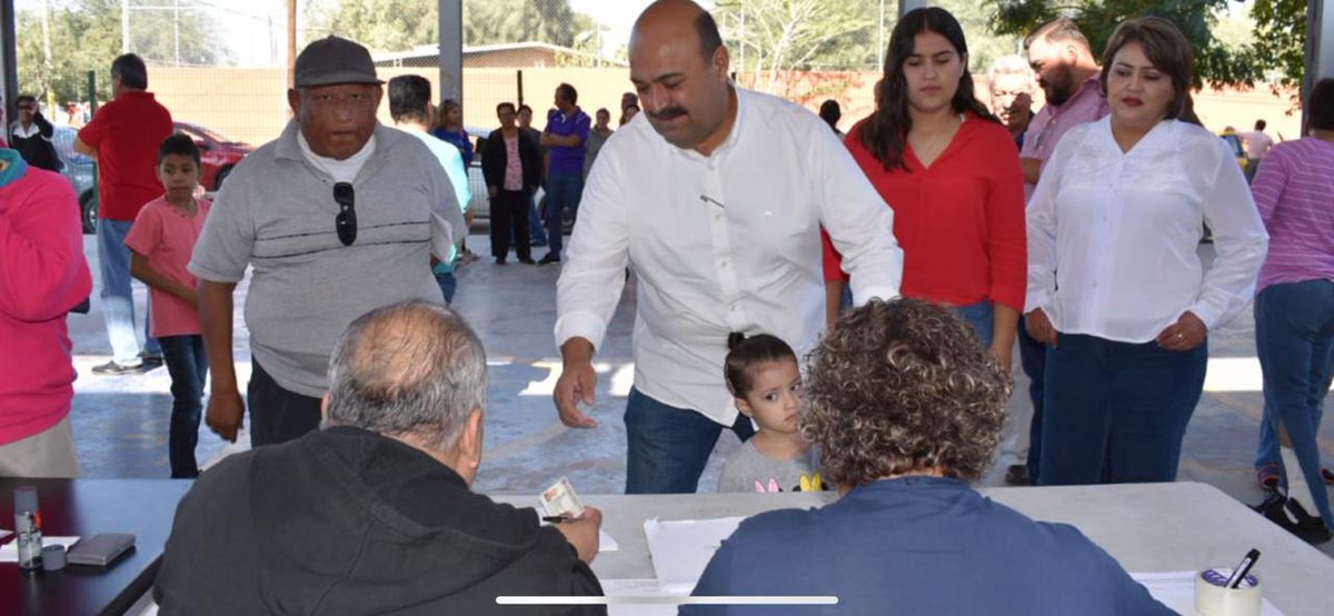 rigofuentes's tweet photo. Una boleta en la izquierda y una crayola en la derecha, parece simple pero a l@s #priistas nos ha costado mucho.

En mi legítimo derecho de militante, acudo a las urnas para elegir a la dirigencia del CDE, a mi Consejero Estatal y Municipal.
#PRIFuerteConUnidadYTrabajo #UnSóloPRI https://t.co/CbiTYWrS5E