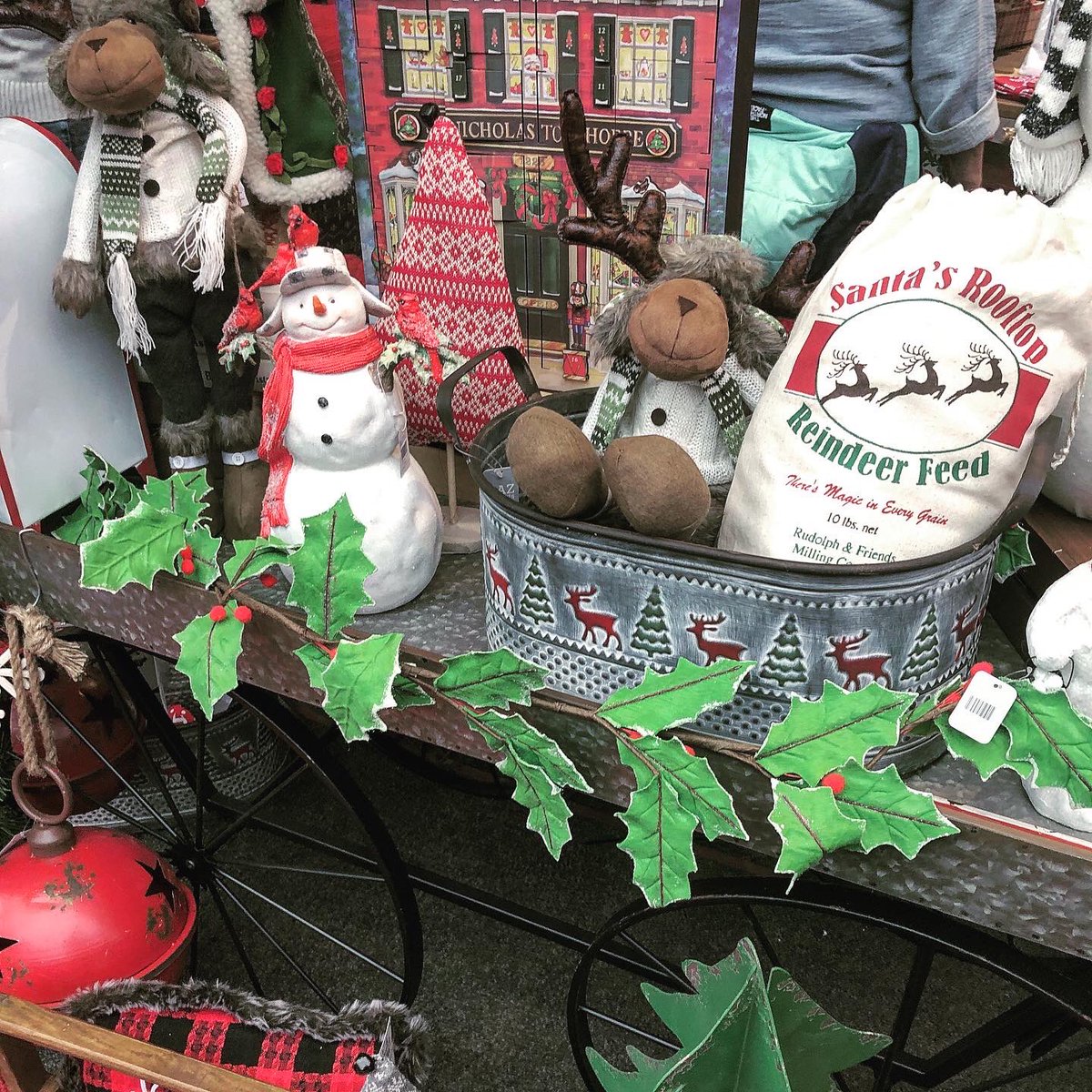 usbankstadium's tweet photo. It’s the final day of the @MPLSHolidayShow! Get a head start on your gift shopping all under one roof. Show goes until 5pm! 🛍🎁✨ https://t.co/7Agzv7Kvj1