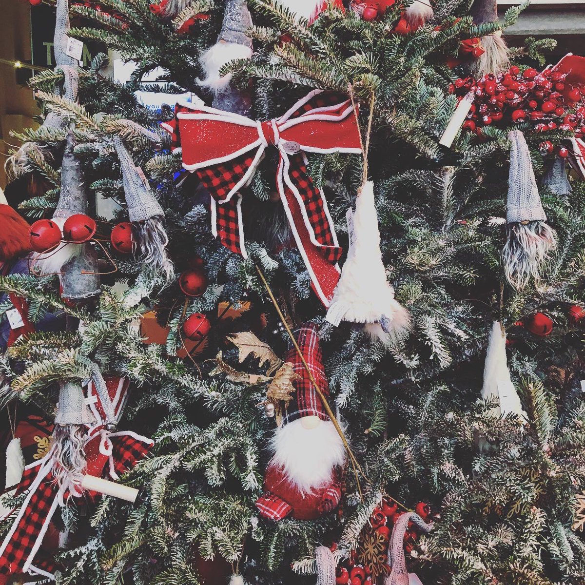 usbankstadium's tweet photo. It’s the final day of the @MPLSHolidayShow! Get a head start on your gift shopping all under one roof. Show goes until 5pm! 🛍🎁✨ https://t.co/7Agzv7Kvj1