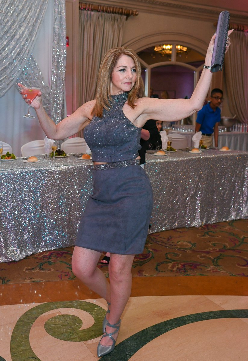 HarttoHartEnt's tweet photo. Me and my drink arriving to the party https://t.co/eFAGxU182F