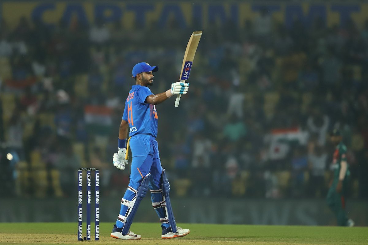 ShreyasIyer15's tweet photo. Really happy with how tonight turned out.. It’s a special night for me, one I won’t forget.. thanks for all the wishes 🙏🇮🇳 #TeamIndia https://t.co/9Z3m1Xr1OR