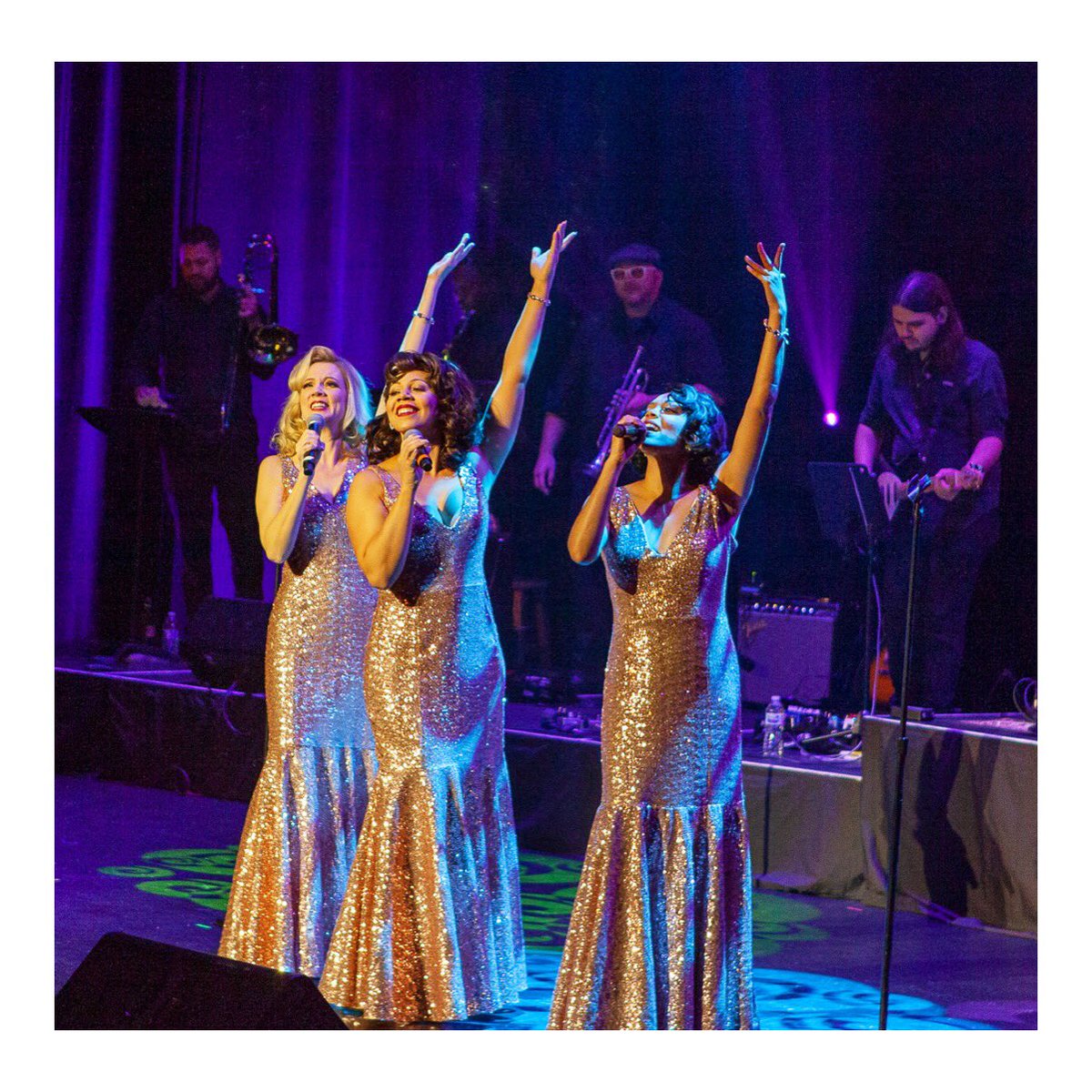 SunsetSingers's tweet photo. The Starlets brought a little #sparkle to the @TadShows expo last month in Scottsdale, AZ. ✨🎤🎶 #thestarlets #tributeshow #tadshows #tadventure #tadexpo #talent #guestentertainers #entertainers #girlgroup #livemusic #60sinspired #oldiesbutgoodies #beauties #sunsetsingers https://t.co/9jZVooVwG5