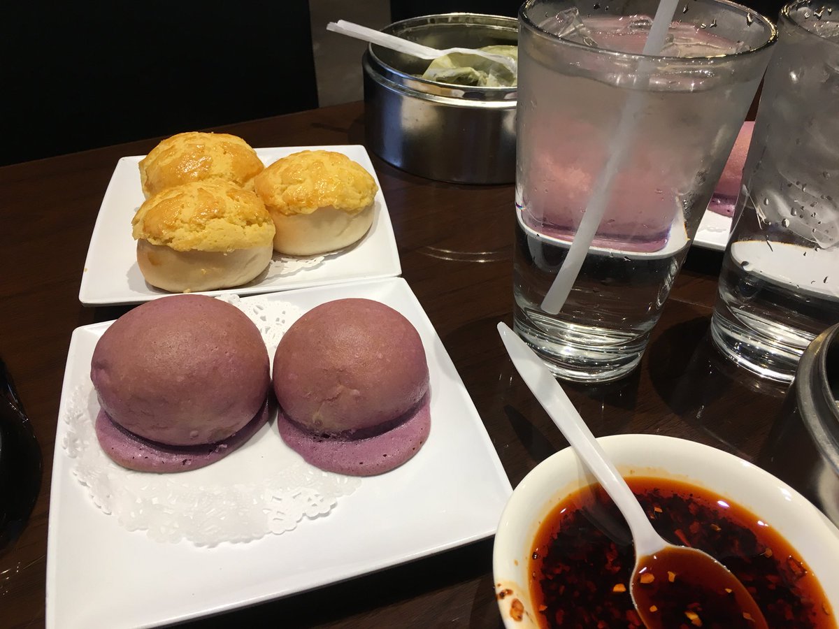 watsonwu's tweet photo. Purple Taro Buns &amp; Pineanpple Buns at Yummy House Sarasota. Need more dim sum...
.
.
#cantonesefood #realasianfood #dimsum #pineapplebuns #tarobuns #yummyhousesarasota #sarasota #srq #traveler https://t.co/cVyWi9W8SG