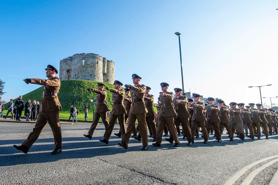 Thank you to <a href="/2SignalRegiment/">2 Signal Regiment</a>, the @RArtillerymedia Association and the people of #York for a wonderfully poignant Remembrance Sunday service.

Wreaths of poppies were lain across the North, and around the UK, to commemorate our fallen.

#WeWillRememberThem 
#LestWeForget
