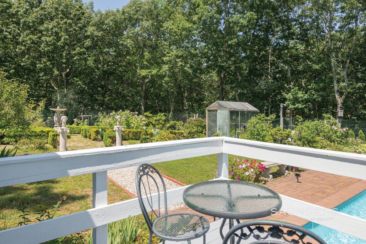 InHamptons's tweet image. #1625MillstoneRoad is set back and elevated off the road giving it privacy on a shy two acres, including a tennis court as well as the gardens which include roses, herbs and perennials. 🎾🌹🌿
@janegill716 
1625MillstoneRoad.com
#Hamptons #HamptonsRealEstate