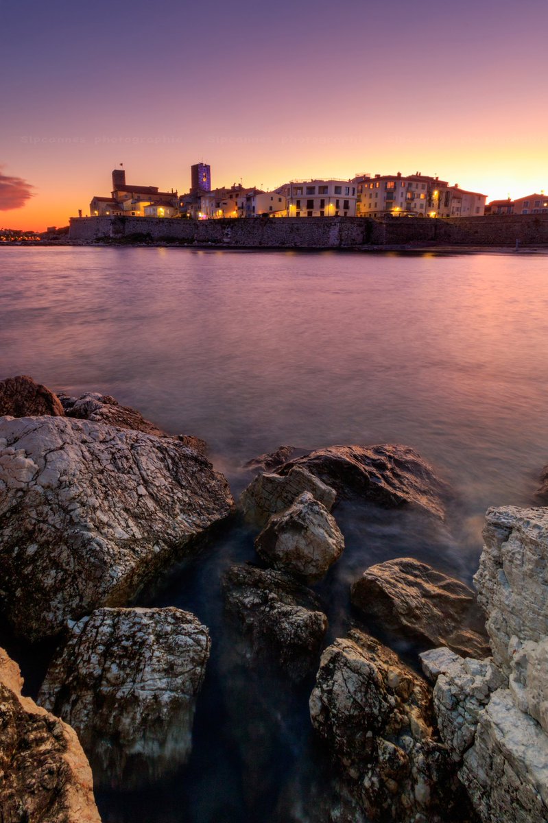 Le #VieilAntibes sous des couleurs automnales...

📷<a href="/Slpcannes/">𝕤𝕝𝕡𝕔𝕒𝕟𝕟𝕖𝕤</a> #Antibes #CotedAzurFrance #MagnifiqueFrance 
<a href="/AntibesTourisme/">Antibes Juan les Pins 🌳🌊☀</a>
