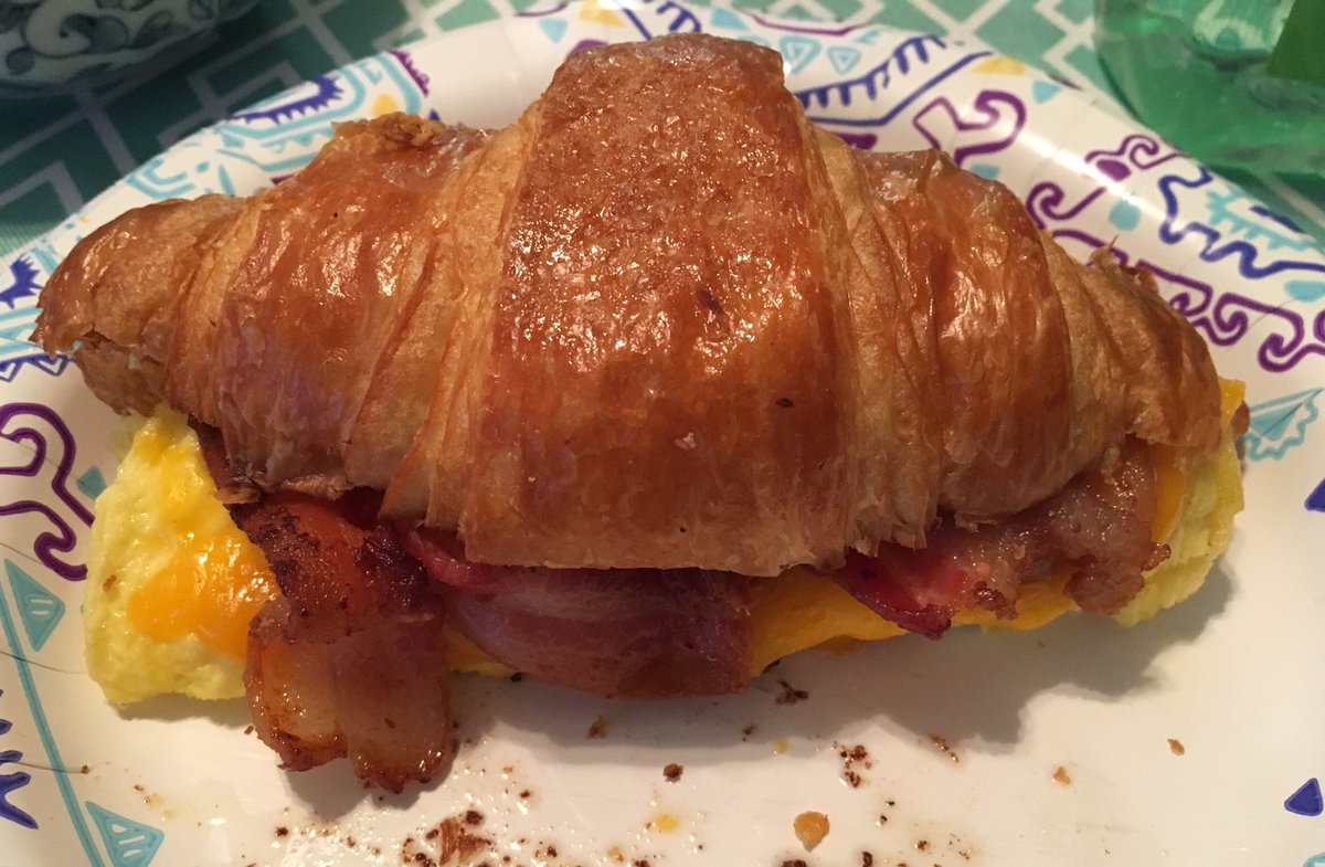 DanielGaona13's tweet photo. Today’s menu for the #MetLifeBowl called for a NY theme: Baconeggandcheese croissants! #NYGvsNYJ https://t.co/Vrqs0XvuWp