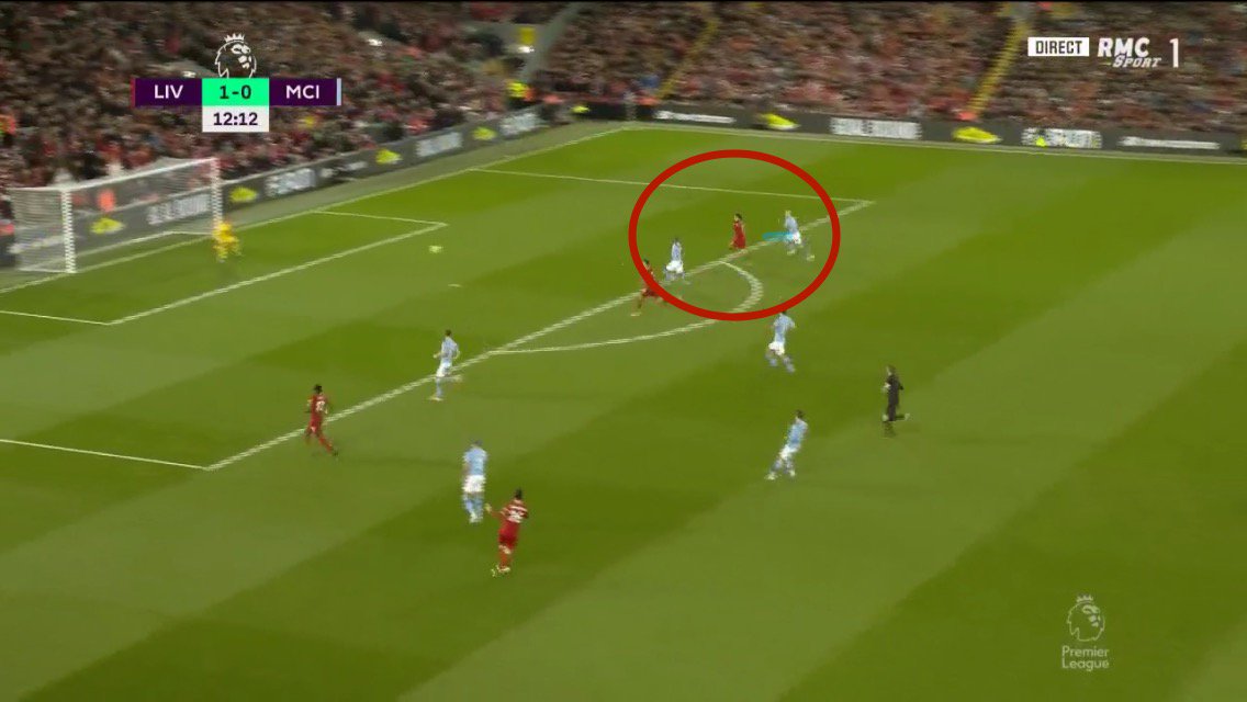 IJaSport's tweet photo. Liverpool’s weak side front runners utilise positional advantages remarkably. 

When the defenders are engaged on the ball (as they should be to a certain degree), Mane and Salah take advantage of the space behind them. 

Microlevel movements make all the difference. https://t.co/P346nG0spI