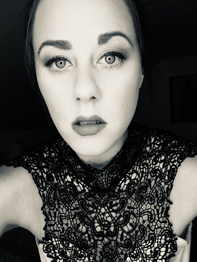 Lizzy_Snyder's tweet photo. Iβm like a deer in headlights- most of the time. #selfportrait #youtuber #tryingnottofail #SundayThoughts https://t.co/LmOZaRYmcG