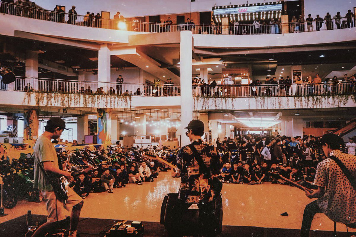 Sore kemarin di <a href="/MikoMallKopoBDG/">Miko Mall</a> acara anniversary Kita-Kita Look Style
Sukses selalu untuk kalian semua semoga di beri kesehatan dan panjang umur kami ucapkan terimakasih banyak