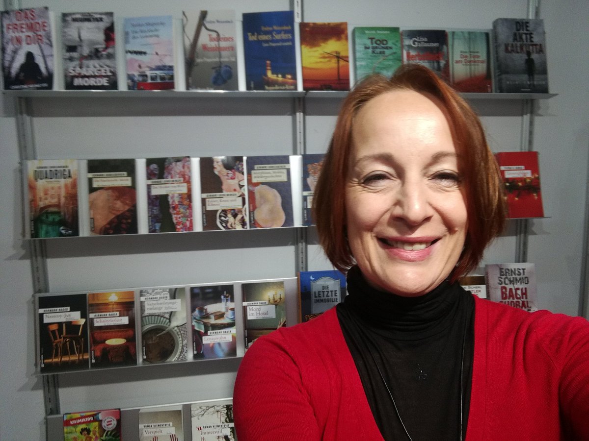ChNeumeyer's tweet photo. @buch_wien 2019. Schön war es und besonders am Sonntag sehr, sehr gut besucht. Viel Spaß mit Autorenkolleginnen obendrein #SylviaGrünberger und #SabineMarx #frauenlesen #autorinnenleben @morderische https://t.co/2oFjO2s0Rh