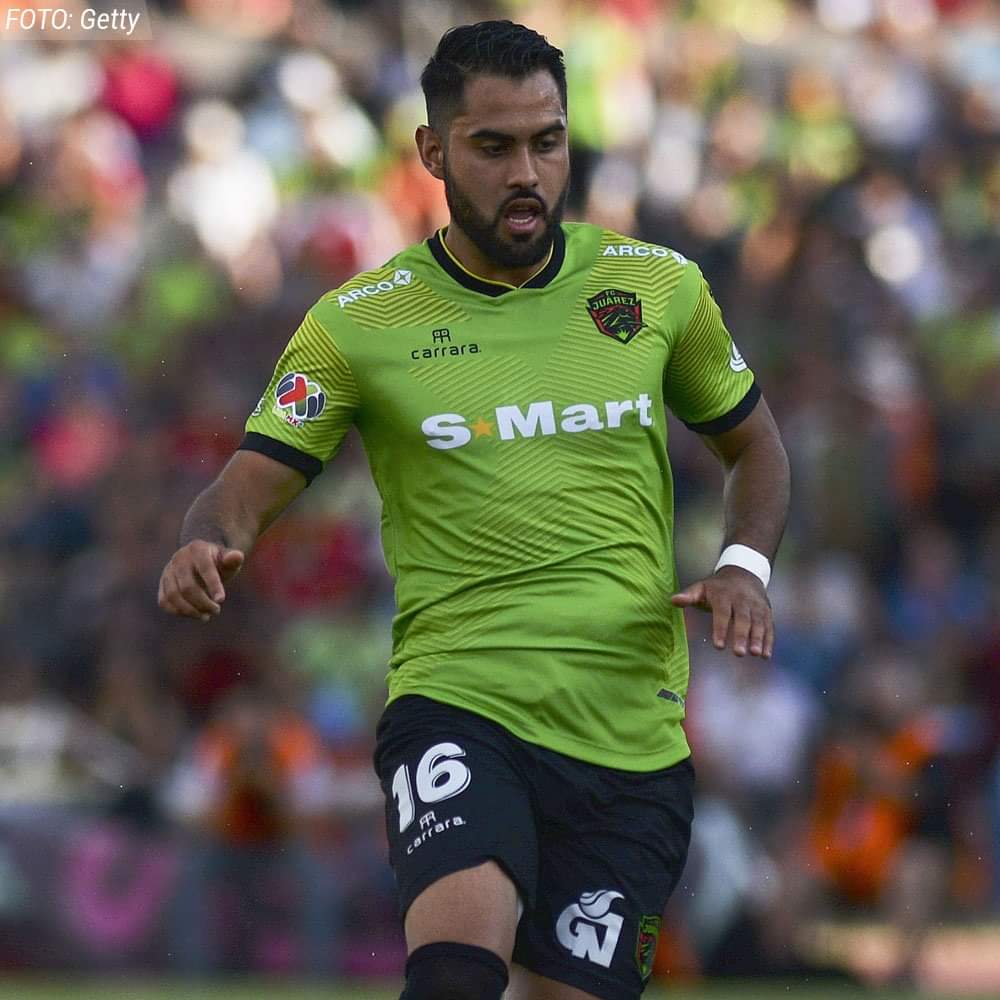 ¡GOLAZO DE LA JORNADA!🇲🇽🤯

Se quitó a 2 rivales y desde la media cancha se llevó el balón para definir con un tiro potentísimo 

Joaquín Esquivel contención Mexicano. Seleccionado Nacional