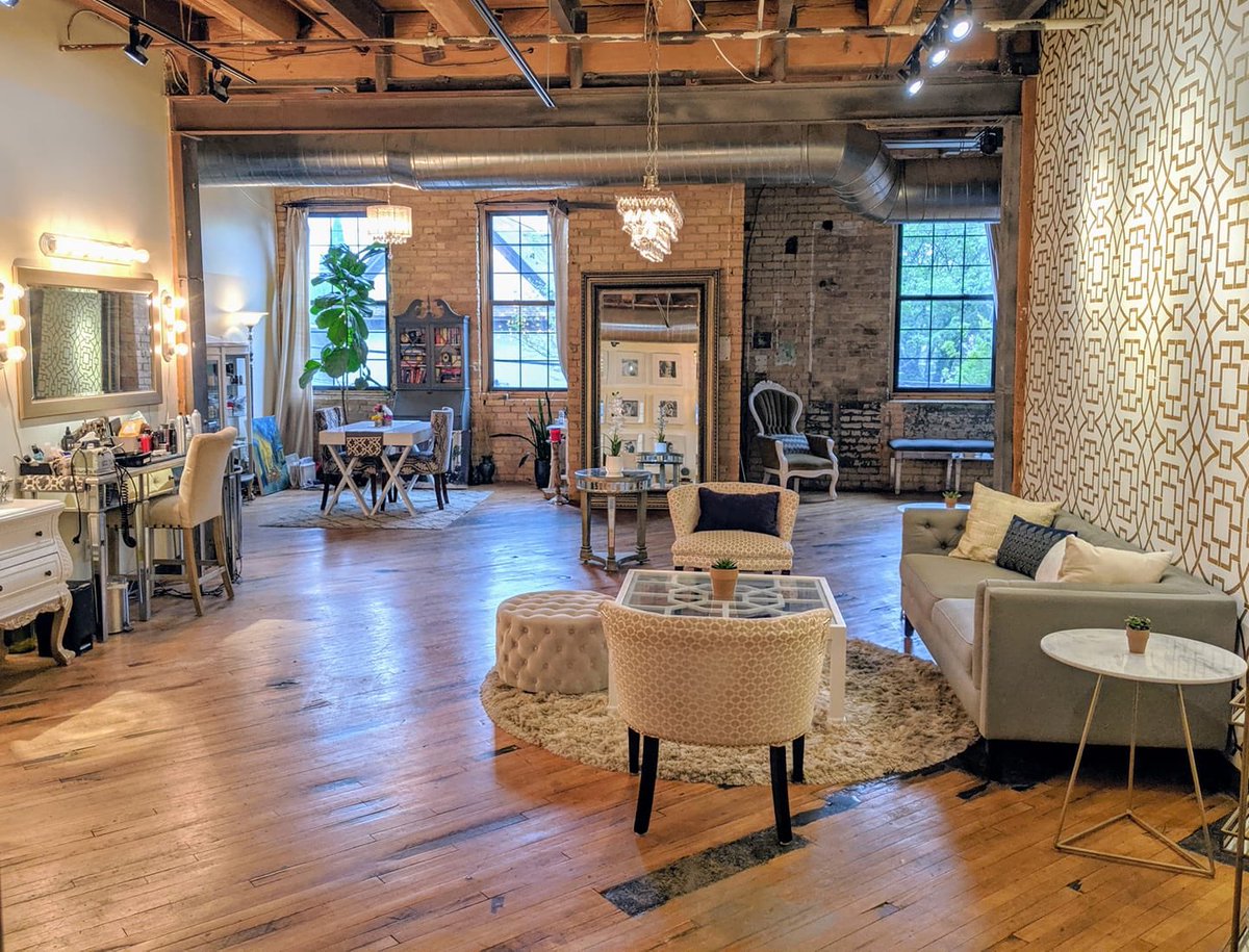 SolarArtsBuild's tweet photo. Come pregame with us! ***ART365*** We have @indeedbrewing (1st floor) * Open Art Galleries & Free Art Activities (2nd floor) * @mplsvintagemkt (3rd floor). #ART365 #DestinationNE https://t.co/fs6AcqekmZ