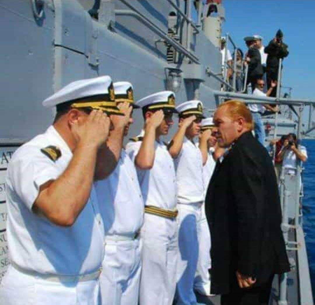 misvakcaps's tweet photo. Şu Atatürk'e benzerliği dışında bi vasfı olmayan, 5000 TL ye gösteri gösteri gezen sahte okey Göksel'e askerimiz hangi sıfatına istinaden selam verir? https://t.co/uwE8MBlINd