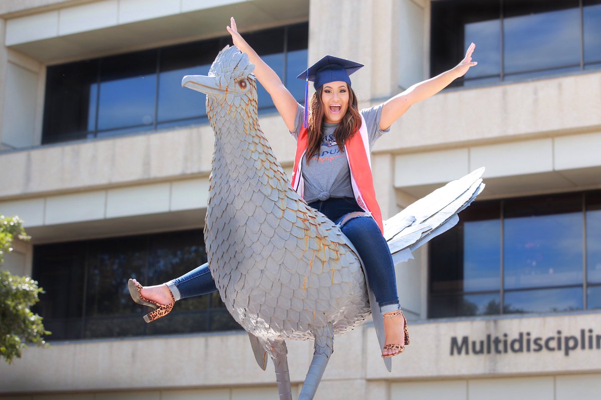 alexynewlin's tweet photo. 36 days until I graduate but whose really counting 🤪🎓 https://t.co/Q82L1liZLm