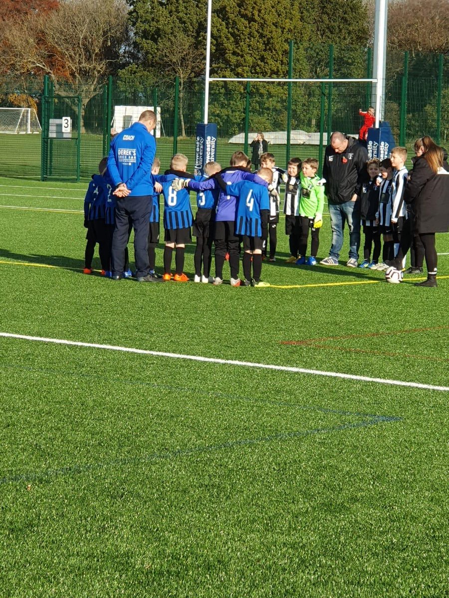 crambluestarfc's tweet photo. Newcastle Boys Club showing our respect on Remembrance Sunday. We will remember them. LEST WE FORGET 🌹 

 #FootballRemembers https://t.co/Eo3a4OztZk