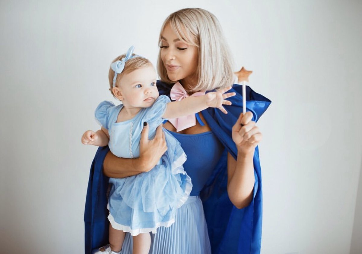 AlluringAngelA's tweet image. Incase anyone was wondering what Calla and I were for Halloween.