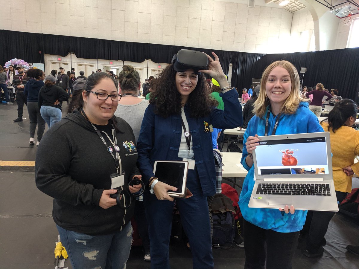 _RealityHacks's tweet photo. RealityHacks and @umdxrclub had an incredible time this weekend @gotechnica. From leading the #AR and #VR workshops, chilling out to some #VR games, mentoring hackers on their #Unity projects, and just seeing all the cool #XR projects hackers created. Can't wait for next year! https://t.co/gycxaoC10m