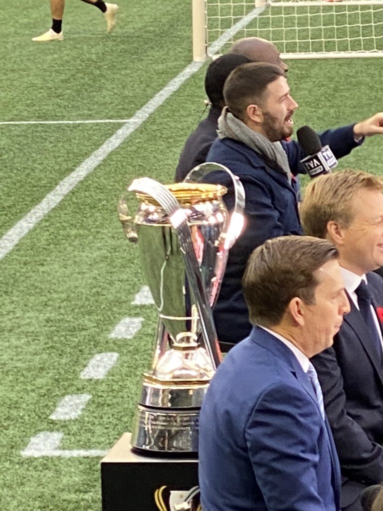 cornue's tweet photo. It’s time! Come on @soundersfc 💚💙@sounders.till.i.die @seattle.sounders.fan #mlscup #seavtfc @mls @EverRaveGreen https://t.co/I0dLyaZaVm