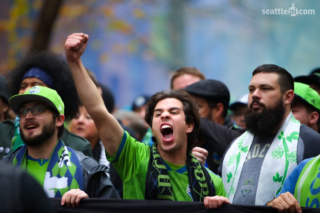 photogenna's tweet photo. Sounders fans participate in the pregame #MarchtoMatch before the #MLSCupFinal against Toronto https://t.co/Nzt5md886m