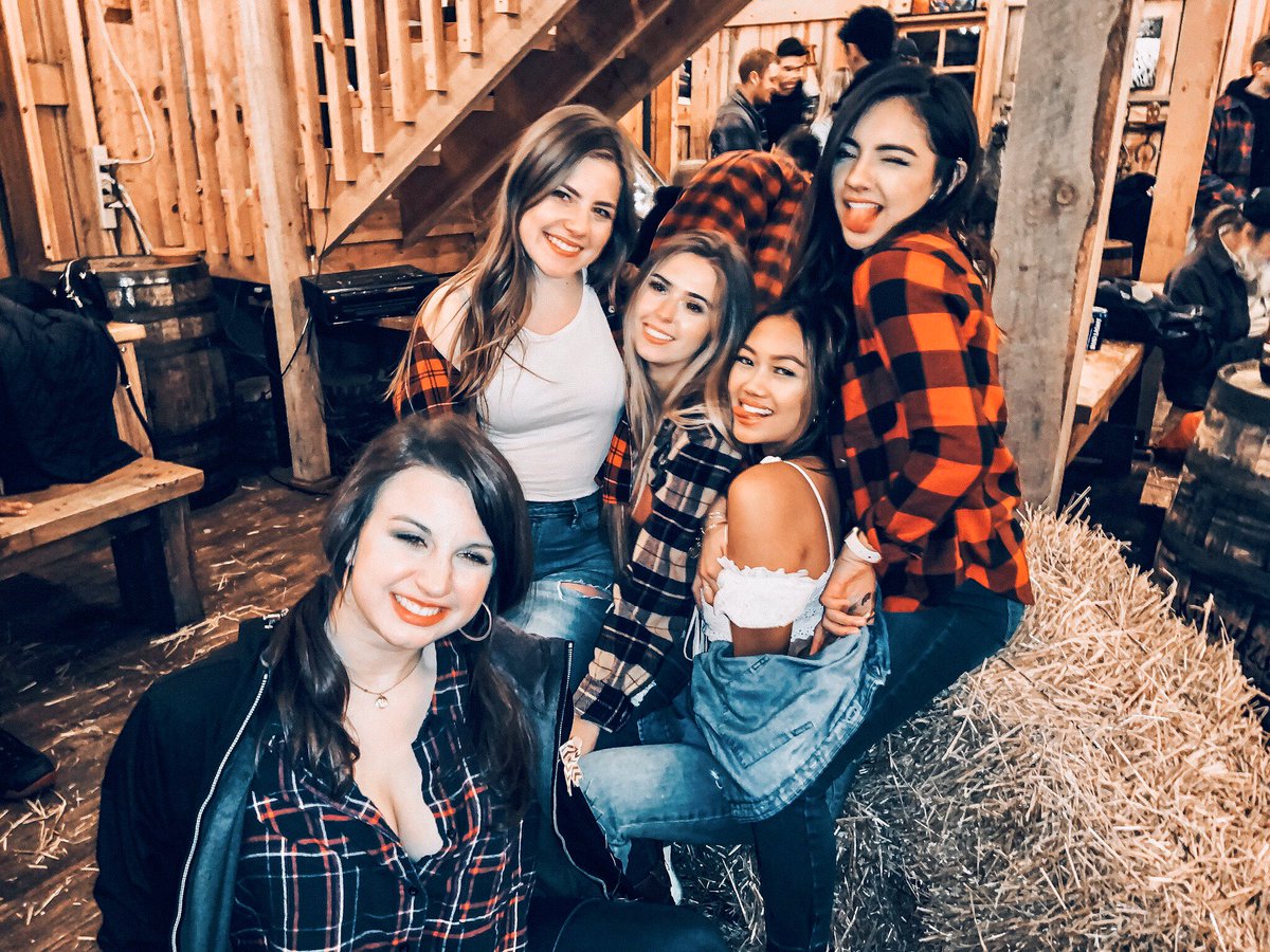 UICAlphaTau's tweet photo. Thank you to the men of @_TKE_UIC_ for inviting us to your annual barn dance!! Our sisters had SO much fun yeeing and hawing!! 🤠 https://t.co/0SnODdbNXw