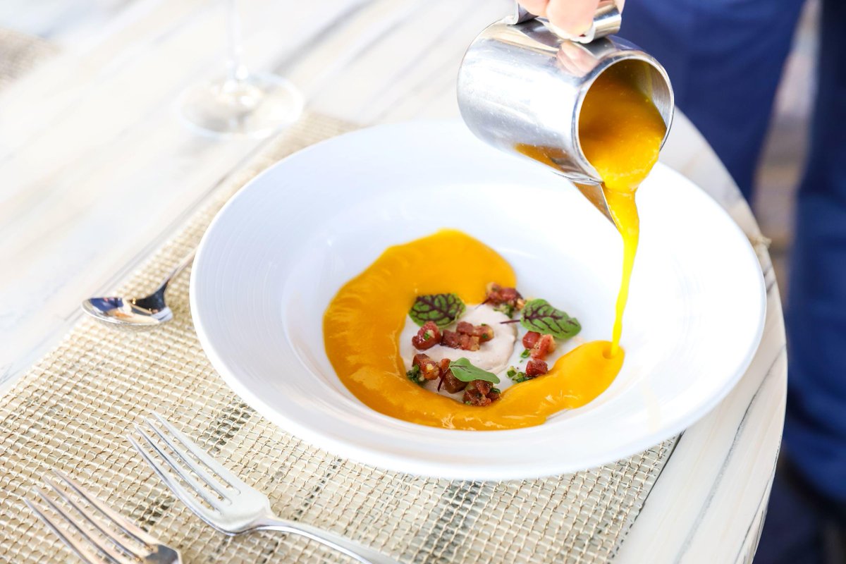 stratvegas's tweet photo. Give thanks this holiday for your family, friends and this delectable 4-course dinner at Top of the World. Call 702.380.7777 or visit our website to make your reservations, today. #STRATeats https://t.co/vI0p8THMTP
