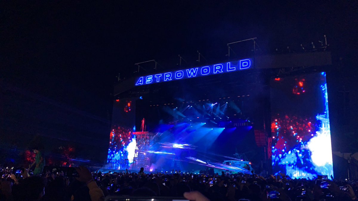 pereznick03's tweet photo. Literal best night of my life☄️🎡🔥@trvisXX @astroworldfest https://t.co/UM6Jae9hVW