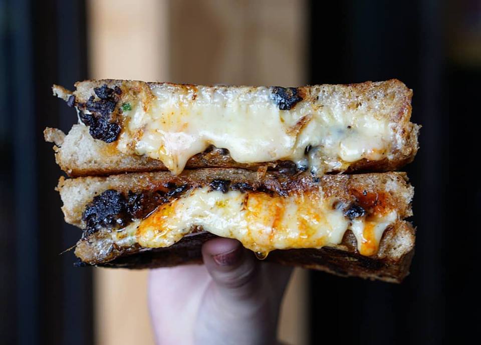 IndependentBham's tweet photo. From epic cheeseboards and grilled cheeses, to Brum's best pizzas, cheese platters, halloumi fries and more. Here's our guide to the best things to do in Birmingham when you're addicted to cheese: https://t.co/fGgLyVdvWQ #BrumHour ๐งโค๏ธ https://t.co/zU09ZrfHEr