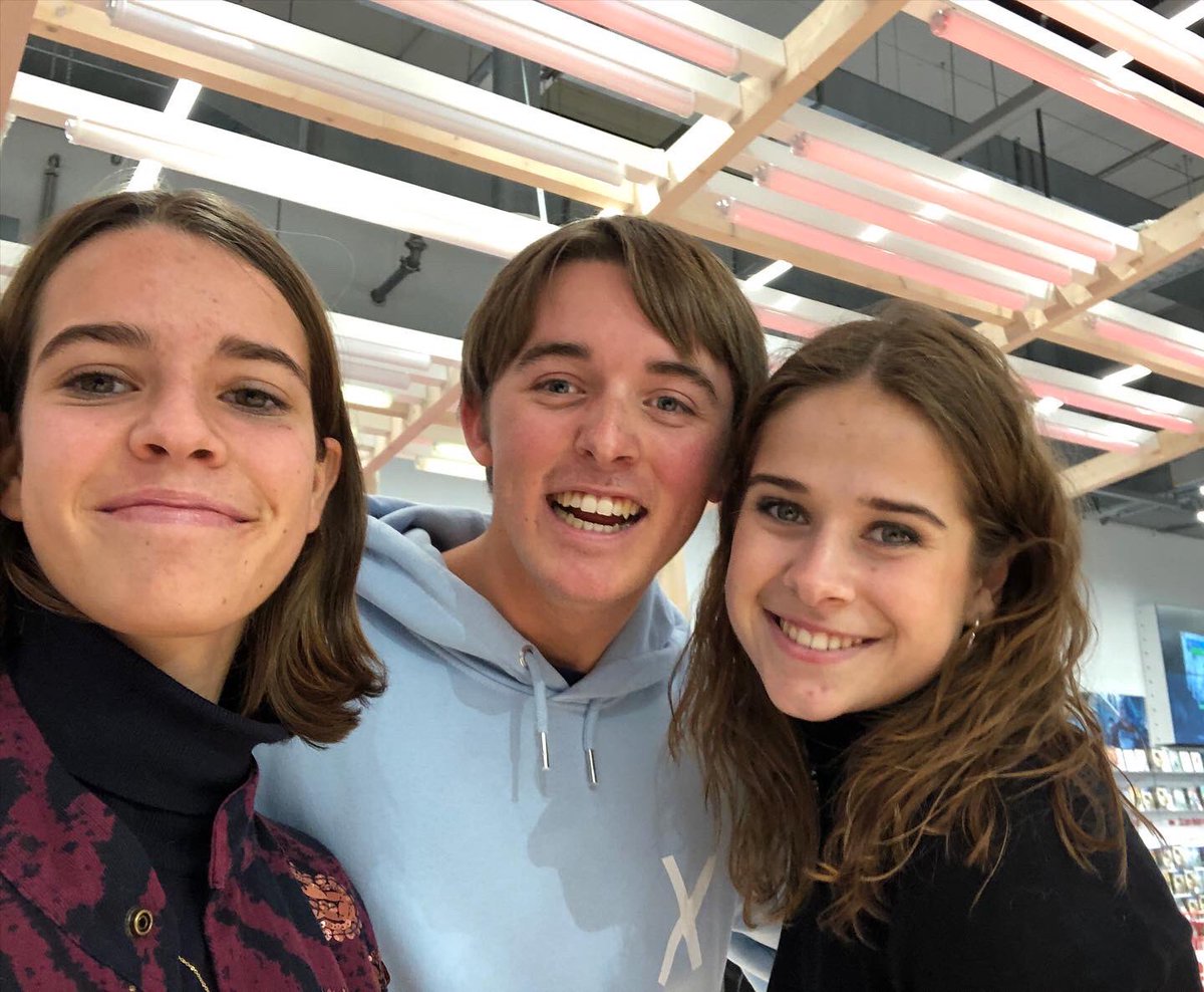 Myflexprint's tweet image. The sky is the limit! We love Laura Tesoro's new album and she clearly loves our #Xcollection! Get yours online!