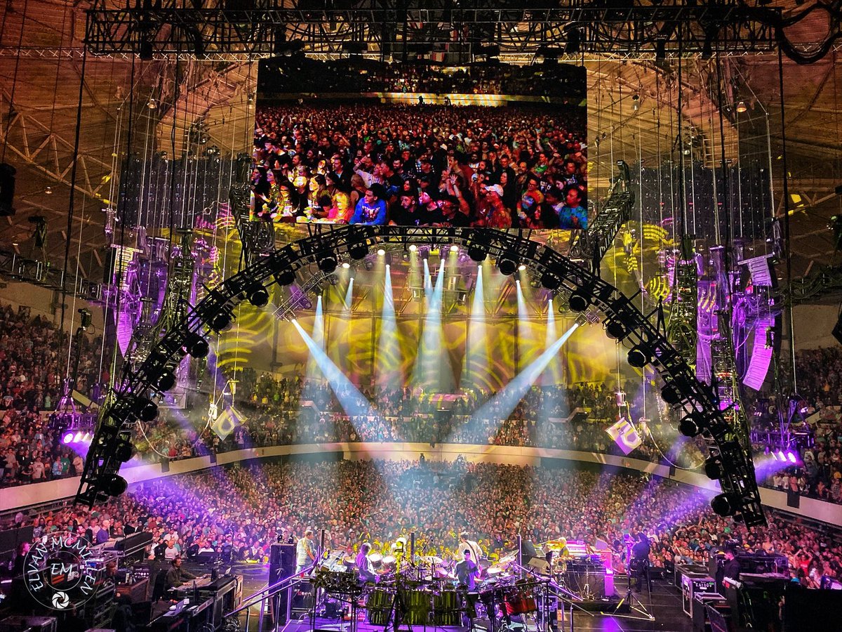 ElvanMcM's tweet photo. @deadandcompany Thanks for two awesome shows at @HamptonColiseum! Mothership was swell filled with your music πβ‘οΈπΉβ€οΈ #fallfunruntour #fallfunrun https://t.co/JiOsUoHePf