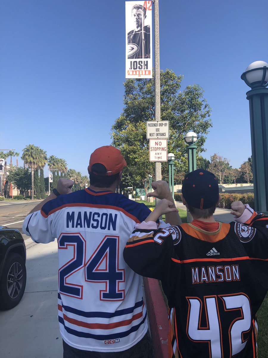 BrandonStroh1's tweet photo. @Sportsnet Second generation of Manson fans! Christopher Lake proud! @AnaheimDucks @EdmontonOilers https://t.co/QLyeHkGGqk