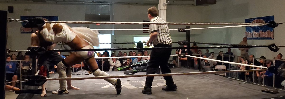 DJOtisBadass's tweet photo. View from the office tonight w @oldschoolicon and @TheRealLeeGNews as @3R_Superstar and @ReverendBlake takes a stand against @NGnarly and @HeadhunterVarg for the "soul" purpose of @JacobRatliff20! #PTWLastStand #PTWProud
#HelloAgainEverybody π https://t.co/I6OafTxUni