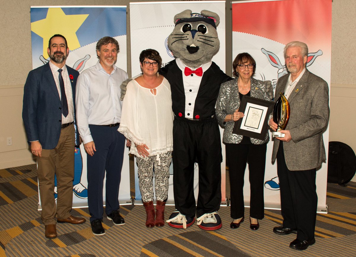JeuxdelAcadie's tweet photo. Retour sur une soirée mémorable. Reconnaissance des bénévoles, remerciements au COFJA 2019, dévoilement du logo de la 41e Finale et intronisation inaugurale du Père des Jeux à notre Mur de la Renommée.  #jda40ans https://t.co/qus8mZdhv9