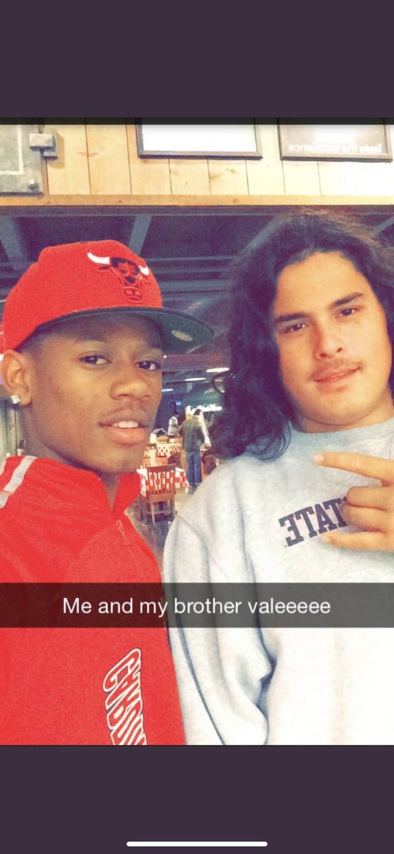 Coach_Taivale's tweet photo. Happy birthday @Kevybo_ love you brother. So proud of you! Keep dominating at life brother. Have a blessed one🖤 #RealDay1 https://t.co/yPSLFWsHiK