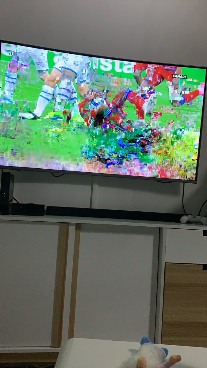 Adrien_DPS's tweet photo. Merci @SFR ! #OMLyon https://t.co/mtc6tYH31N