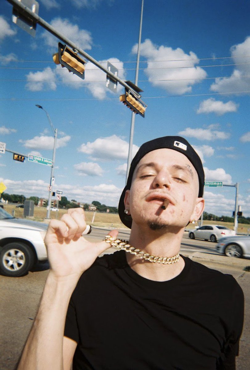 flexinfab's tweet photo. KING OF THE NAWF , IM THE KING OF THE GUTTER https://t.co/qPCPw4tZTD